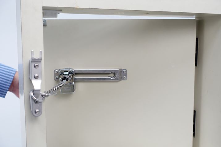 OhAJĂA`F[ɊO邱Ƃ͂܂ł