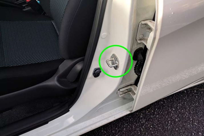 Ԃ̃hAJꏊɕtĂhAXgCJ[