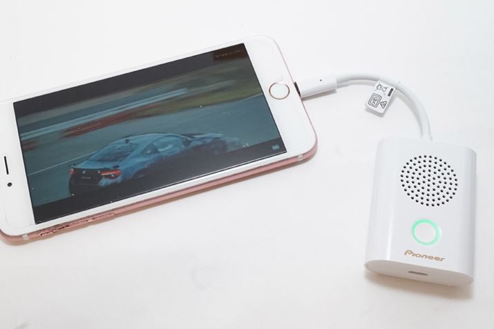 iPhone 6s PlusɐڑĂ݂܂BP[u̒▭I