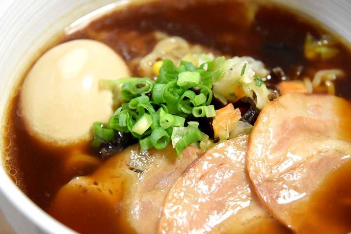 򋛂[߂́ÂݖX[vB˂̂ŎԂ2ق