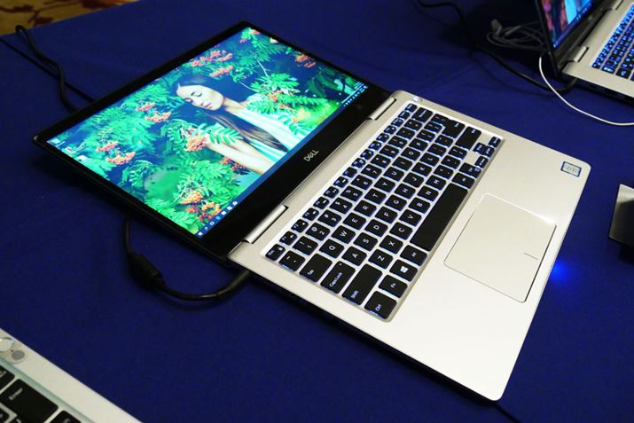 �f�B�X�v���C�͍ő�180°�܂œ|����