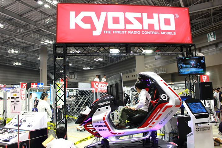 炪uRC RIDE-ON SYSTEM 4D EXPERIENCEvBw̃[XőĂ郉WR𑀏c܂