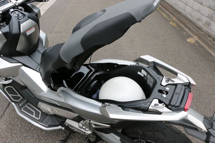 QbWXy[X21L̗eʂmۂĂAttFCX̃wbg]Tē