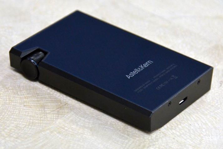 �{�̉E�T�C�h������Ɍ������Ăق�̏����΂߃J�b�g���ꂽ���ƂŁA�����₷�������サ��