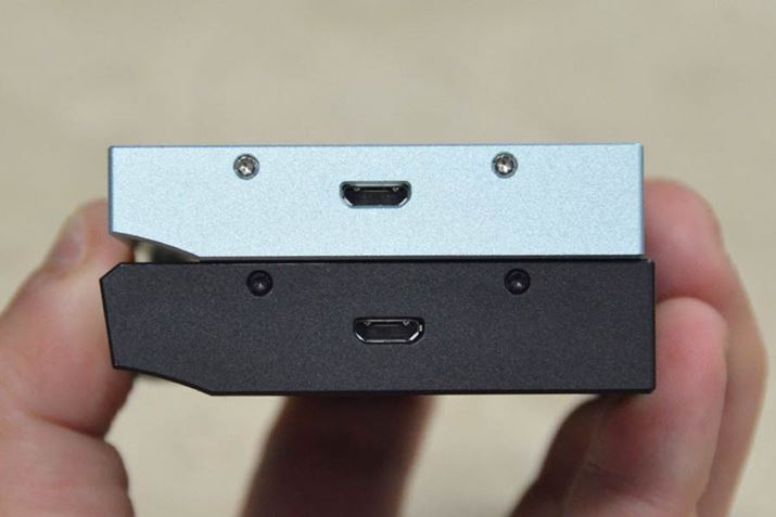 AK70��AK70 MKII�̒f�ʂ���ׂĂ݂�ƁA�΂߂ɃJ�b�g���ꂽ�f�U�C����{�̂̌��݂̈Ⴂ���悭������