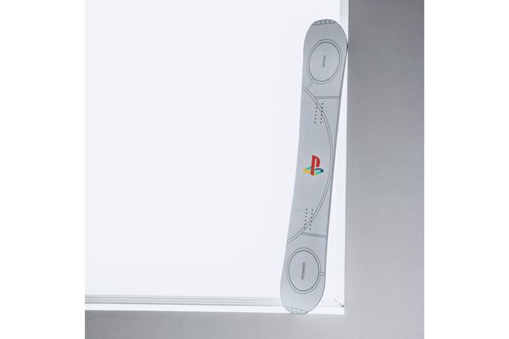 PlayStationvgꂽXm[{[h