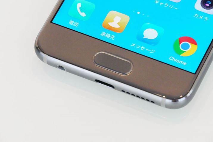 �w��F�؂́uhonor 8�v���̔w�ʂ���O�ʂւƈړ�