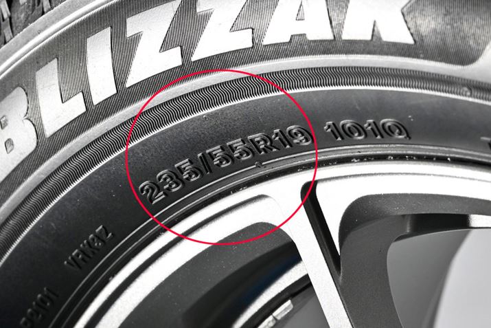 Ԋۂ̕^CTCYi摜̃TCÝu235/55R19vjɂȂ܂Bm[}^CɋLڂĂ̂ƓTCỸX^bhX^CwΑł܂