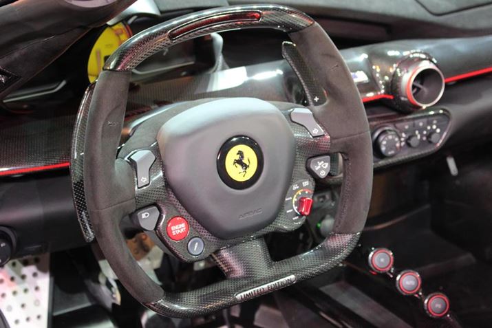 J[{̃nhɂ́AGW̎n{^ECJ[̃{^Ȃǂzu