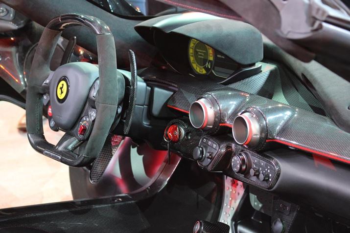 _bV{[h܂ŃJ[{ۏoB[^[̓fBXvCĂ