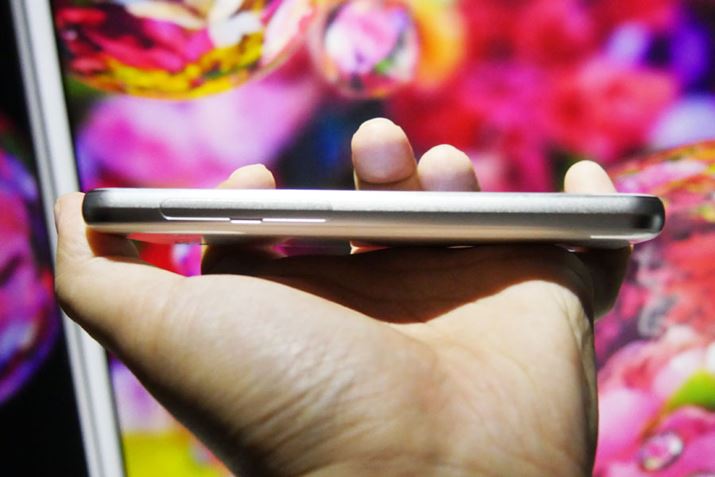 ʂɂnanoSIMJ[hXbgmicroSDJ[hXbg