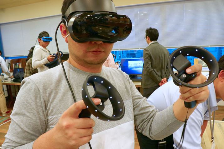 xmʂ11{ɔWindows Mixed RealityΉ̃wbh}EgfBXvC