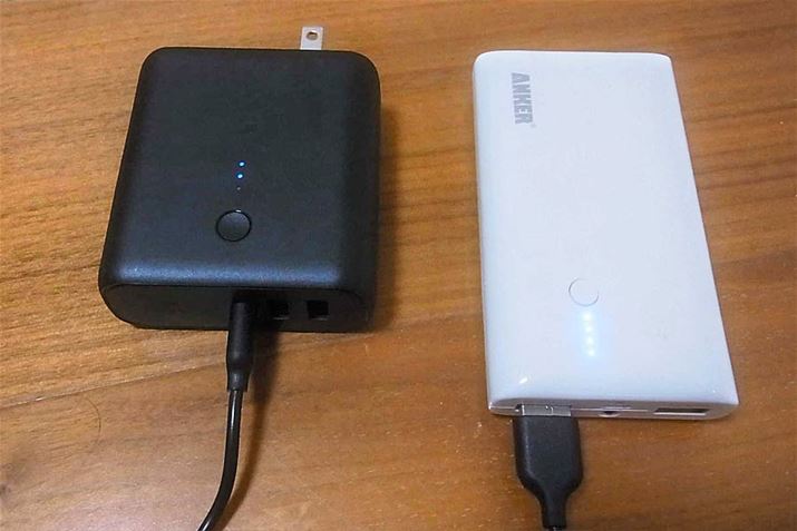 ق̃oCobe[iEjmicroUSB|[goRŏ[d邱Ƃ\