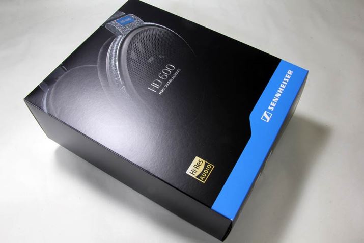 300ŕ̔ꂽHD600̃pbP[W