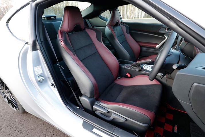 XouBRZ STI SportṽV[g