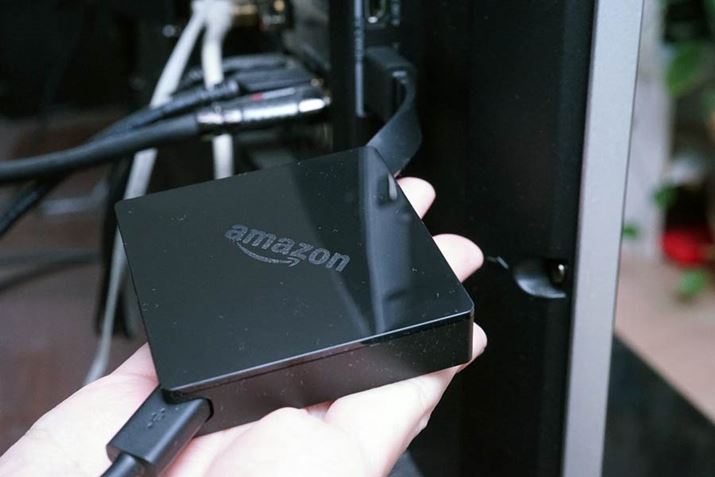 P[ǔ^ɂȂ{́BerHDMI[qFire TV{̂𒼐ڂȂ悤Ȍ`Őݒu