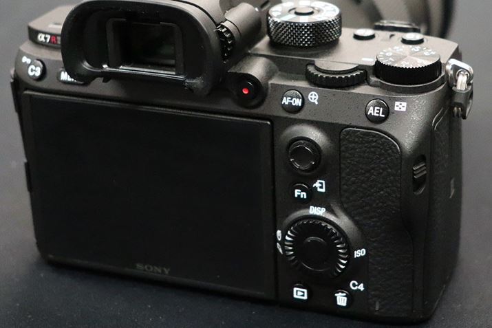 wʂɃ}`ZN^[AF-ON{^V݂ꂽ