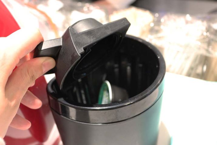 gp̓JvẐĂ邾Ȃ̂ŕЕtNBɐ􂢕̂Čł