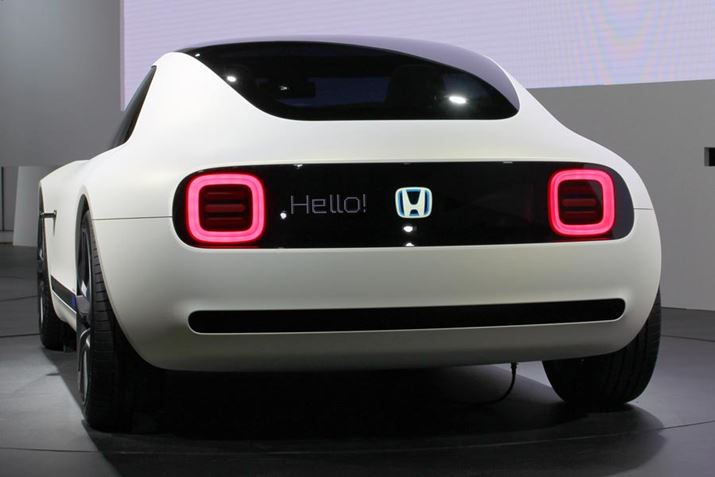 wbhvی^ŁAe[v͎lp^A҂͑΂̃`[tɂȂĂ