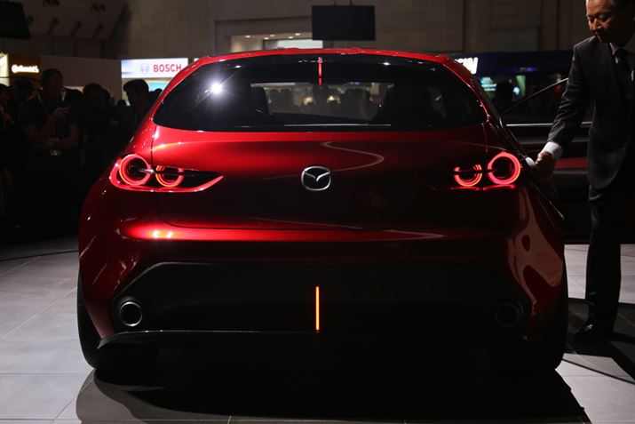 uMAZDA @ CONCEPTi}c_ JC RZvgjv^[^[V[2017 }c_u[Xɂ