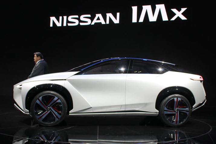 �O�ւƌ�ւɕʁX�̃��[�^�[������A�V�X�e�����v��320kW�Ƃ��������o�͂������