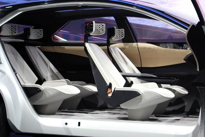 �uIMx�v�̃C���e���A�͘a�e�C�X�g�B�ؖڑf�ނ��q���ӎ��������o�Ȃǂ��{����Ă���