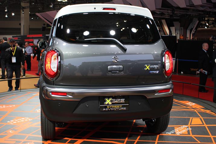 �����I�ȃw�b�h�����v�ɉ����āA�e�[�������v�̃f�U�C�����悭����ƃn�X���[�Ɠ������`�[�t���g���Ă���