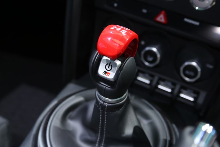 �V�t�g�m�u�͊J���ŁA�v�b�V�����̃X�^�[�g�X�C�b�`����������Ă���