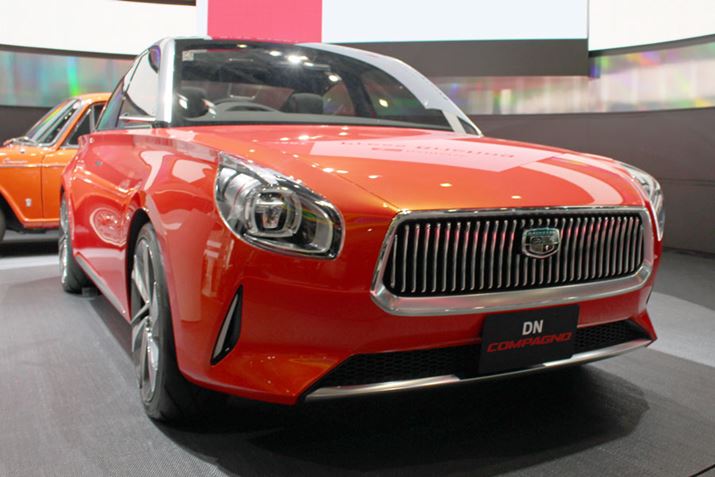 �O�������ӂ̃f�U�C�������N�̃C�^���A�Ԃ̂悤�Ȉ�ۂ��B���I�����Ј����͊����Ȃ�