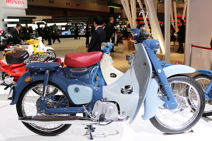 �����^�X�[�p�[�J�u�uC100�v�B�Ԃ����U�[�̃V�[�g�ƃu���[�n�̎ԑ̐F�̑g�ݍ��킹�͍����Ă������������I