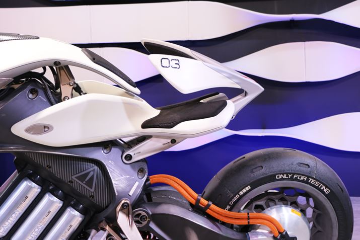 ���܂��܂Ȍ��؂����Ȃ����߁A�V�[�g�͌��I�Ȍ`�ƂȂ��Ă���