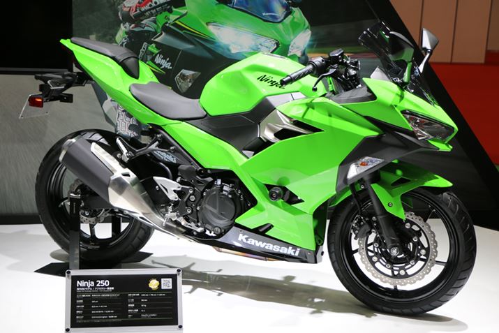 ���V���[�v�Ȉ�ۂƂȂ����uNinja 250�v�B�t���[���܂ň�V�������ƂŌy���ȑ�����������Ă���