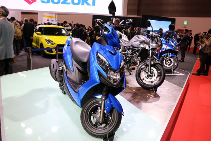 �J�E���̑S�ʂɑ傫�����C�A�E�g���ꂽLED���C�g�𑕔������uSwish�v�͓h���̎������悭�A�l�C���o����