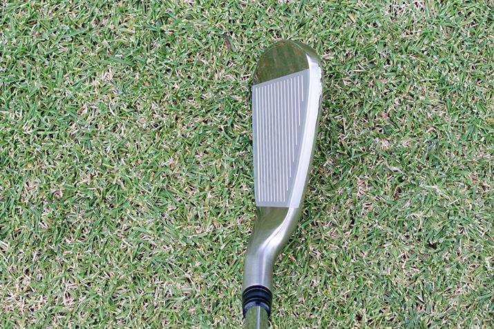 傫߂̃wbhȂ̂łAfUCu[h̒Ȃǂ▭Ń{ebƂۂ͂܂