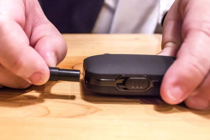 XeBbNz_[͊SɎOƂł̂ŁAeiX̍ۂɕ֗