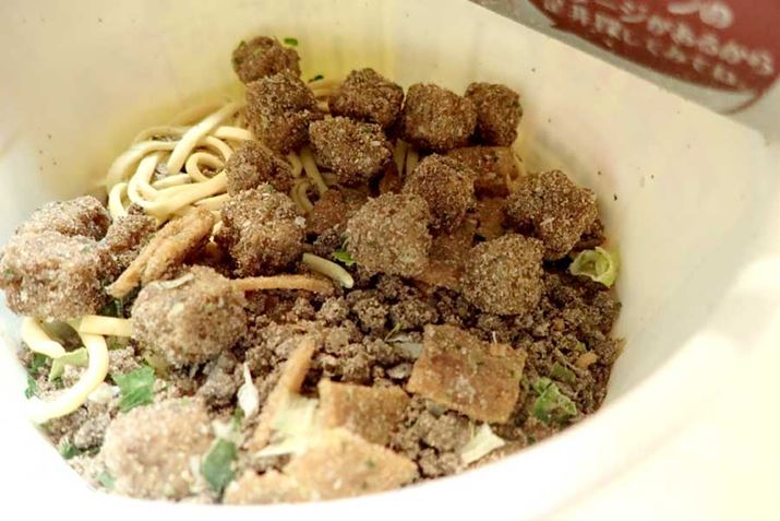 �J�b�v���J����ƁA�u�J�b�v�k�[�h���v�ɓ����Ă������̂悤�Ȗ��t���؃~���`���A�S�����Ɠ����Ă��܂�