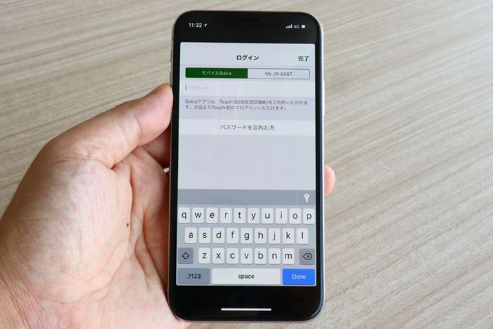 iPhone X̃AXyNgɑΉĂȂAvƁA㉺ɍт\B͂ŎRɌ