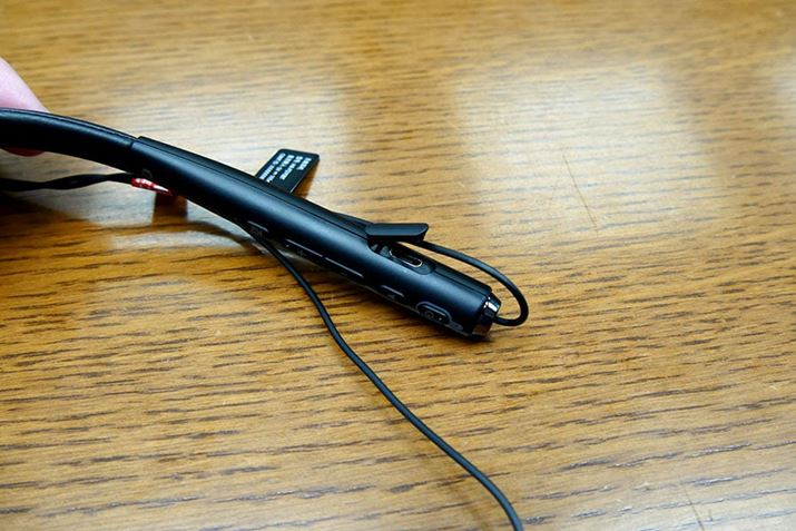 e푀{^͉E`lɓڂĂA[dpmicroUSB|[gɂ܂Ƃ߂Ă