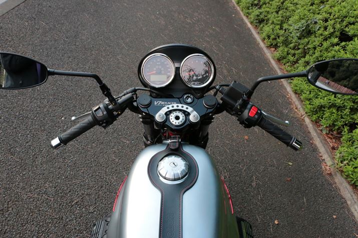 RbNsbg̒߂͂ƂĂNVJBgbvubWɂ̓VAio[Lڂ