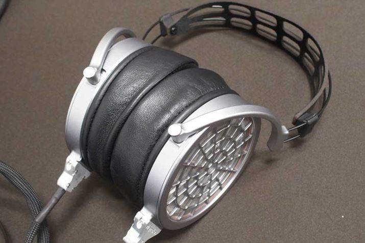 MrSpeakers̐Ód^wbhz@