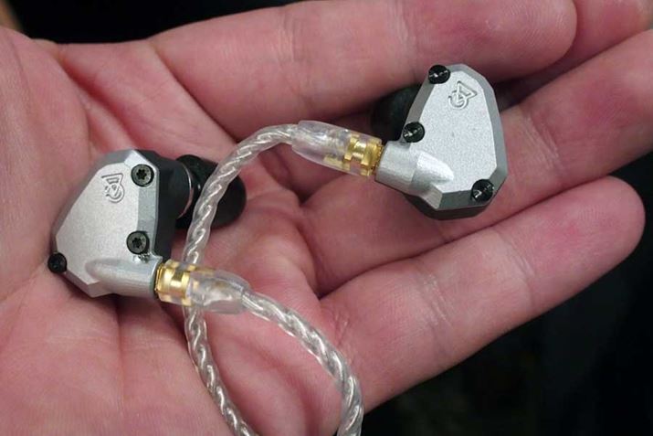 Campfire Audio̓{胂fuANDROMEDA CK - Iceberg Special EditionvB킸1Ō萔Ă܂Ƃ