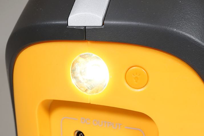 ܂AXCb`Ɠ_LEDCgځBdÂOŊ􂵂܂