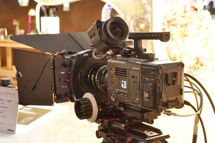 \j[́gCineAltahV[Y̍ŏʋ@uVENICEv