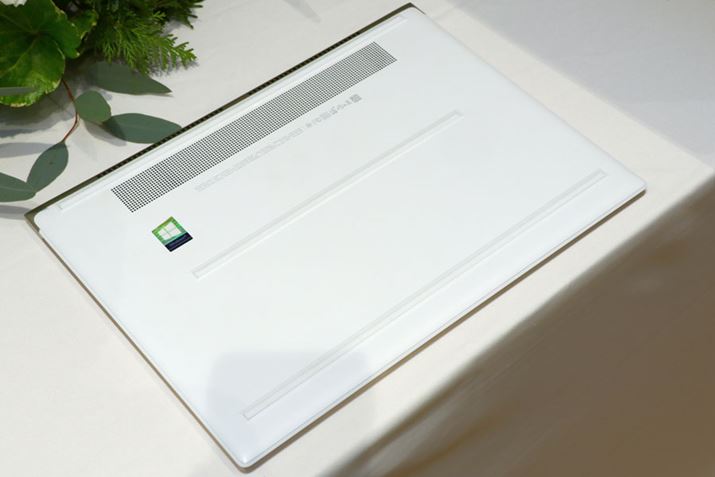 ʂ̓J[{t@Co[fނAVʂƓ^