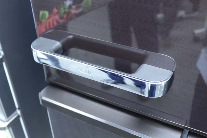 ����₷���O���b�v�n���h�����̗p�B�n���h���̗��T�C�h���Ȑ��ɂ��邱�Ƃň��S���ɂ��z������