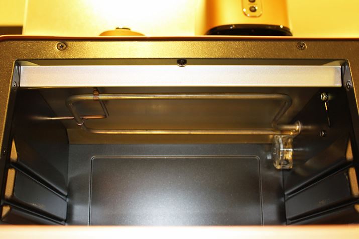 㕔ɂV[Yq[^[ڂĂA㉺M܂