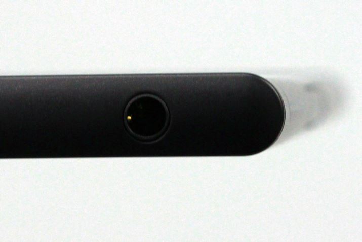 Xperia XZ1͔~̑ʂƌ݂}{fBɂAiƔVGbgɎdオ