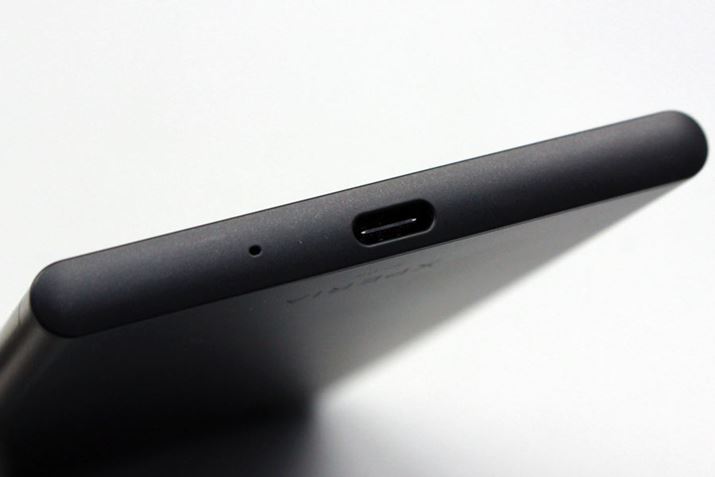 @ƂUSB Type-C|[g𓋍ځBQuickCharge 3.0ɉāAUSB Power DeliveryɂΉ