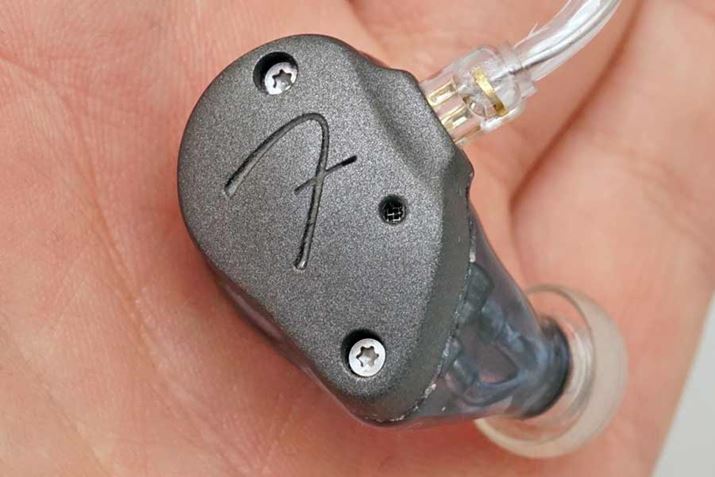 FenderCz̃ACfeBeBƂuGroove-tuned x[X|[gv