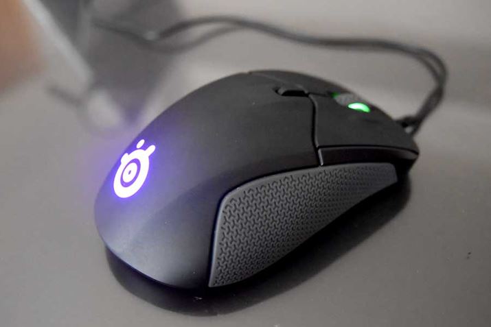 }EXzC[΂ɁA}EX{̂u[Ɍ点Ă݂